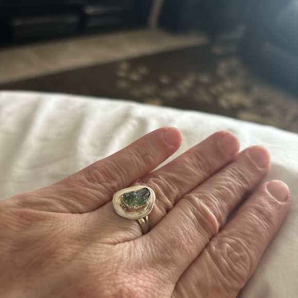 Elegant Silver and Moldavite Stone Ring - Picture 1 of 3